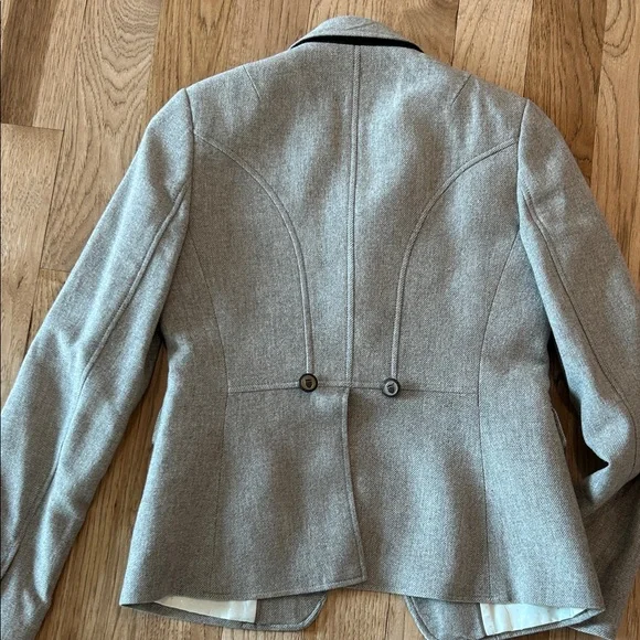 Banana Republic, size 2, tan Blazer with Button Details - Picture 5 of 7